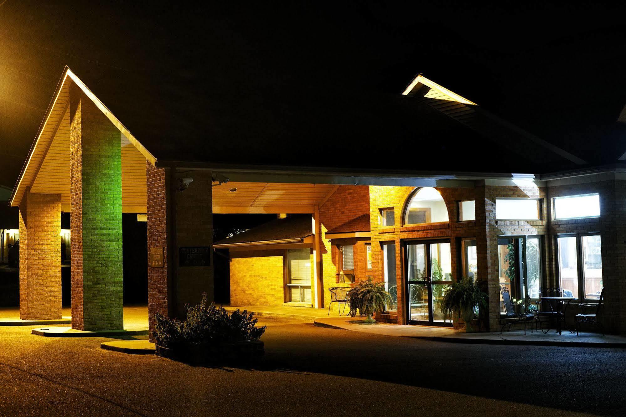 Four Seasons Lodging Motel 2*