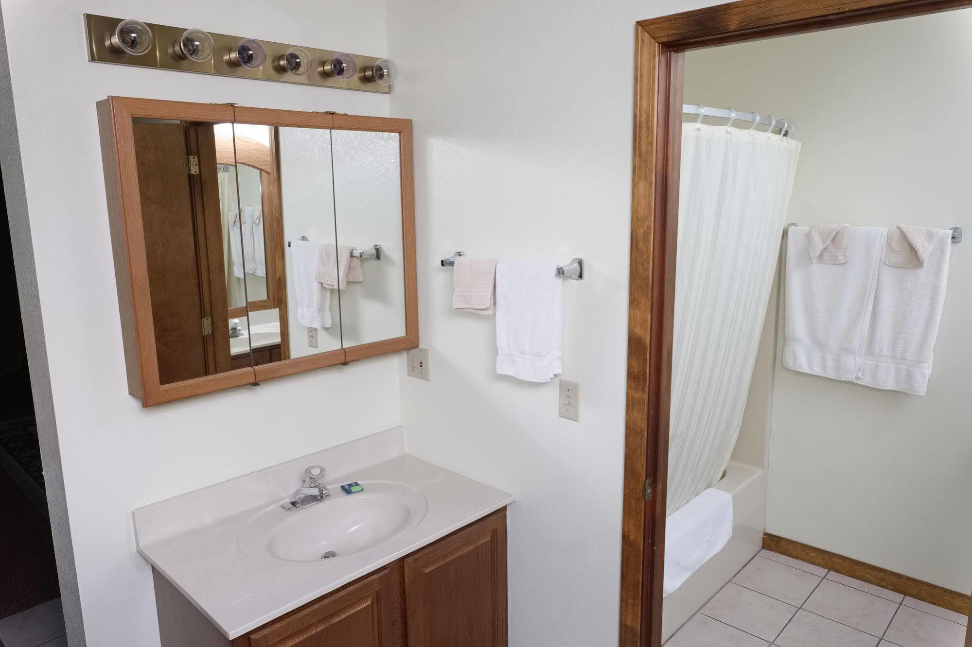 Motel Four Seasons Lodging 2*
